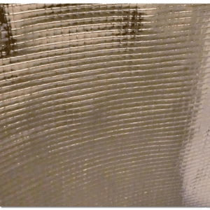 Armerad marktäckning närbild på fuktskydd för krypgrund.